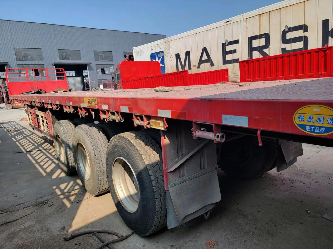 轉讓2022年5月重型平板半掛車 13米長，2.55米寬，手續齊全